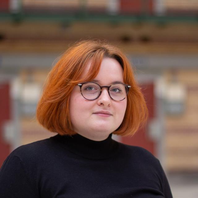 Pasfoto Isa Emmen